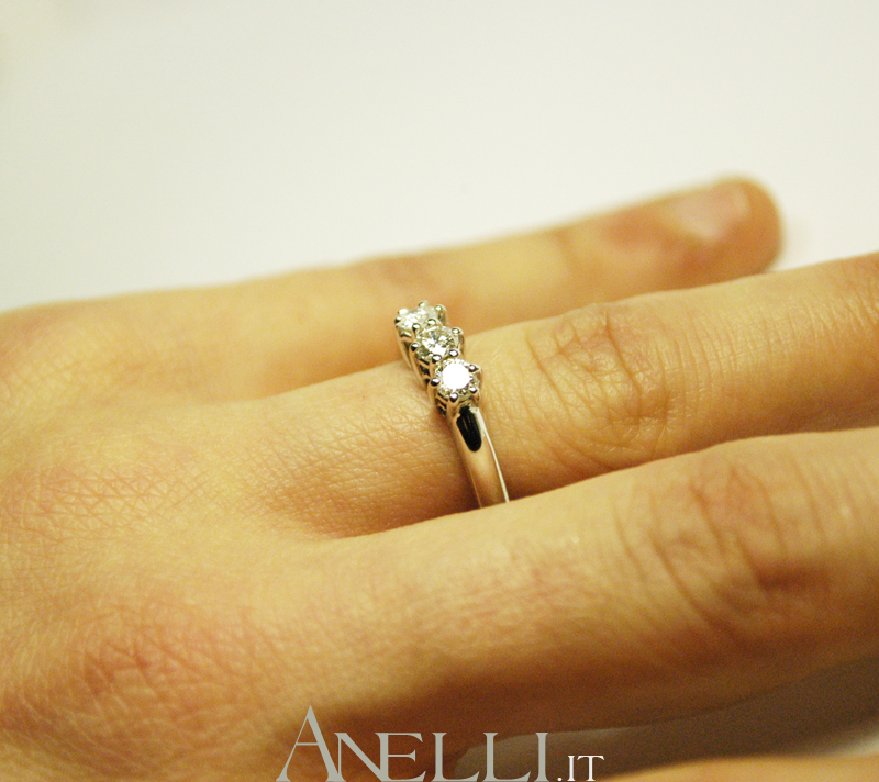 anello-trilogy-0-30-carati-f-vs1-2
