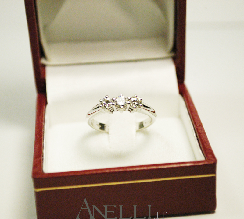 anello-trilogy-0-30-carati-f-vs1-3