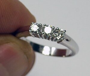 anello-trilogy-0-39-carati-colore-f-purezza-massima-000