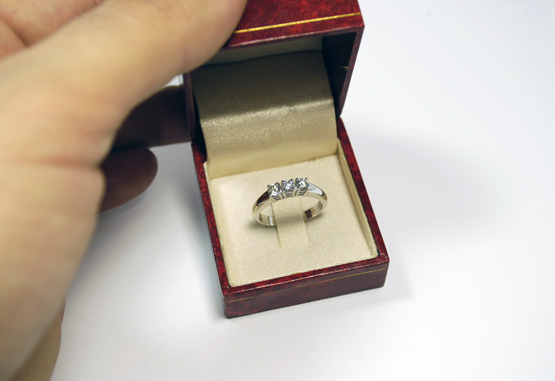 anello-trilogy-0-39-carati-colore-f-purezza-massima-8