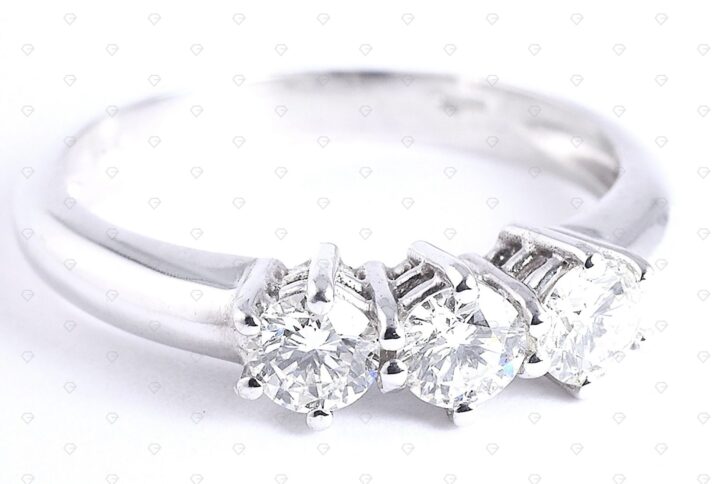 anello-trilogy-0-51-carati-f-vvs1-3_1
