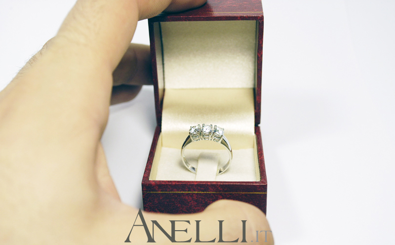 anello-trilogy-0-54-carati-colore-f-purezza-vvs1-1