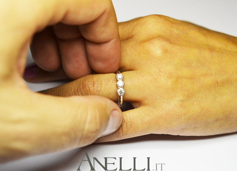 anello-trilogy-0-75-carati-colore-d-purezza-vs1-9