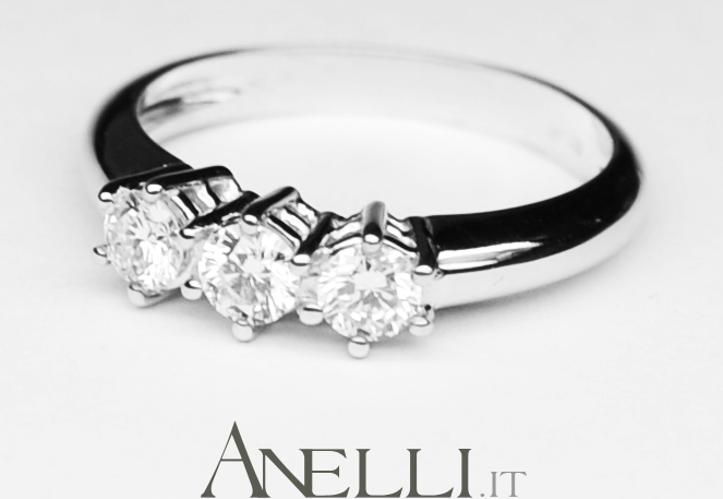 anello-trilogy-0-75-carati-colore-d-purezza-vs1