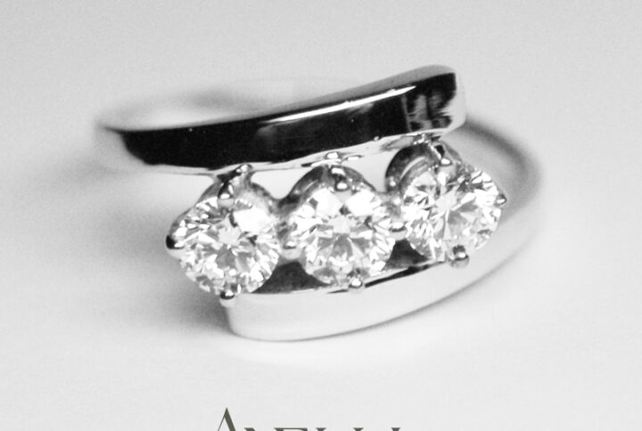 anello-trilogy-0-90-carati-g-vs1-11