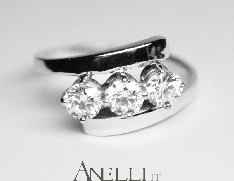 anello-trilogy-0-90-carati-g-vs1-11
