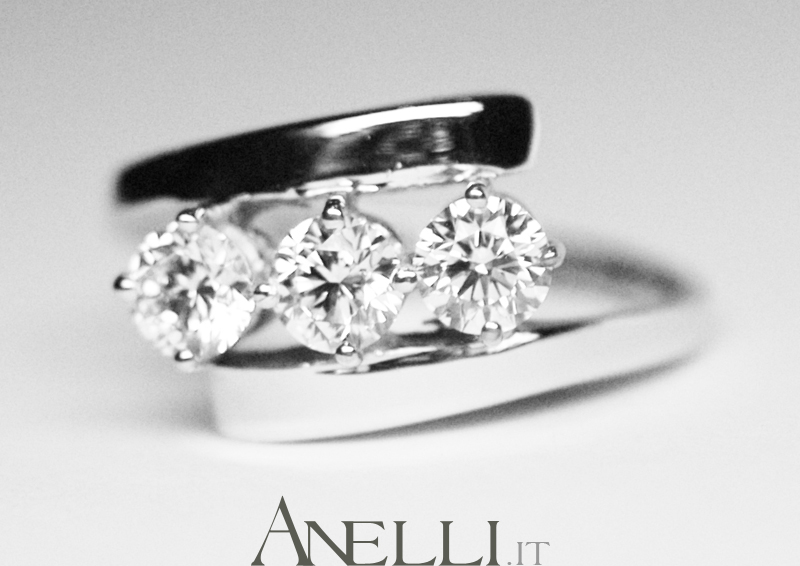 anello-trilogy-0-90-carati-g-vs1-12