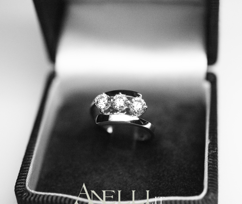 anello-trilogy-0-90-carati-g-vs1-5