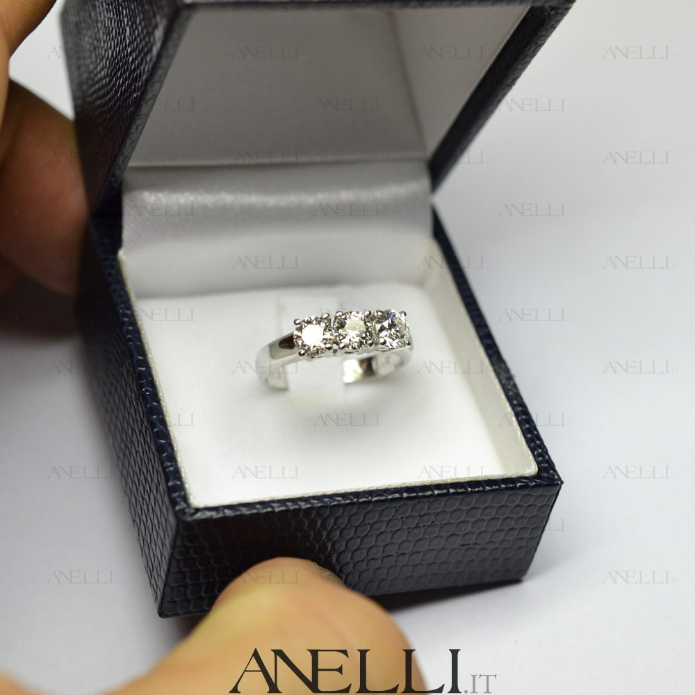 anello-trilogy-0-90-ct-colore-d-purezza-if-3