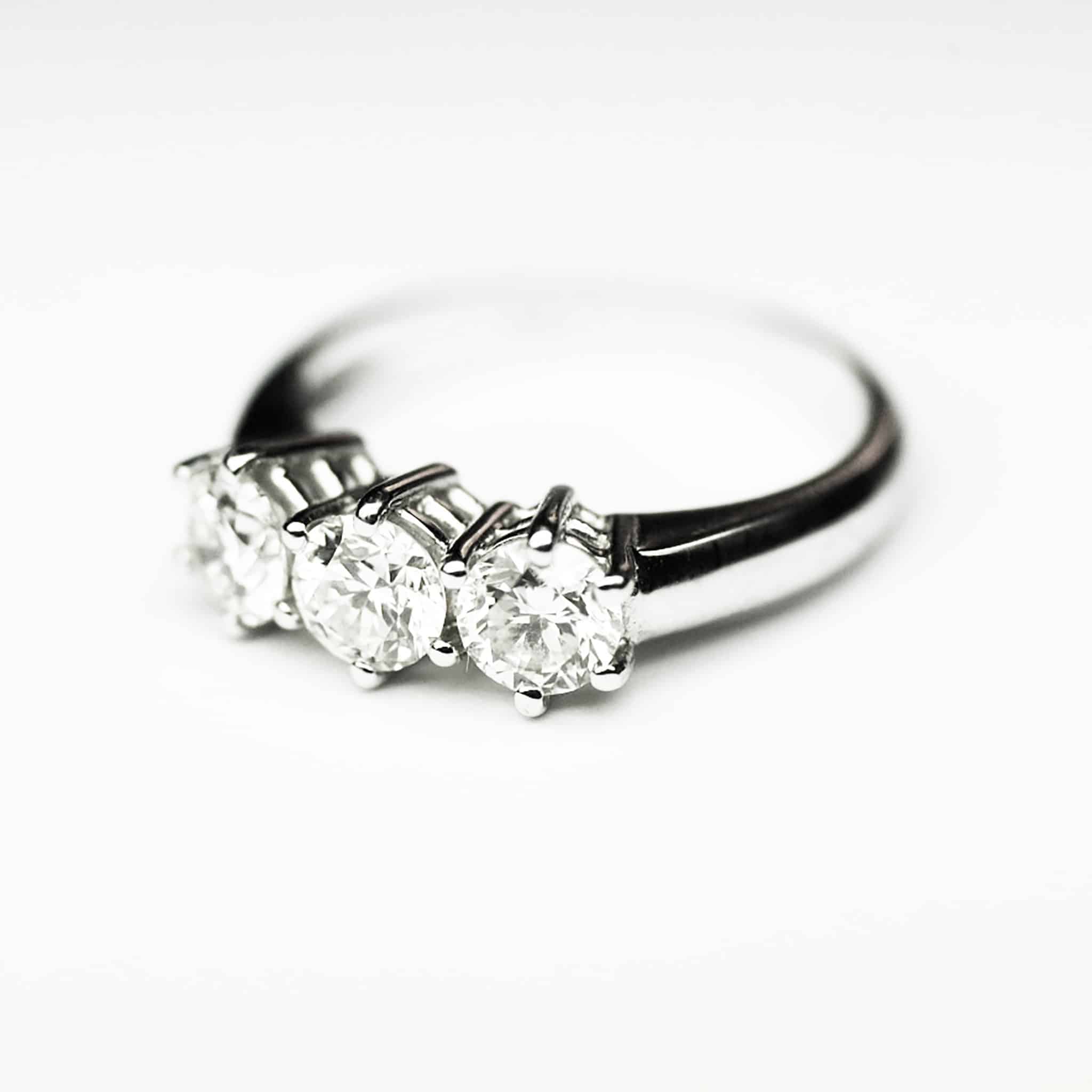 anello-trilogy-1-carato-g-vvs1