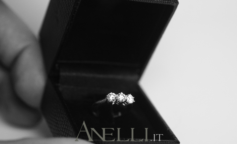 anello-trilogy-classico-0-75-carati-f-vs1-8