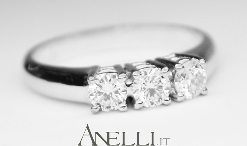 anello-trilogy-di-mezzo-carato-e-vvs1-1