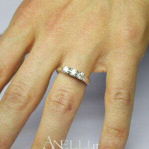 anello-trilogy-di-mezzo-carato-e-vvs1-2
