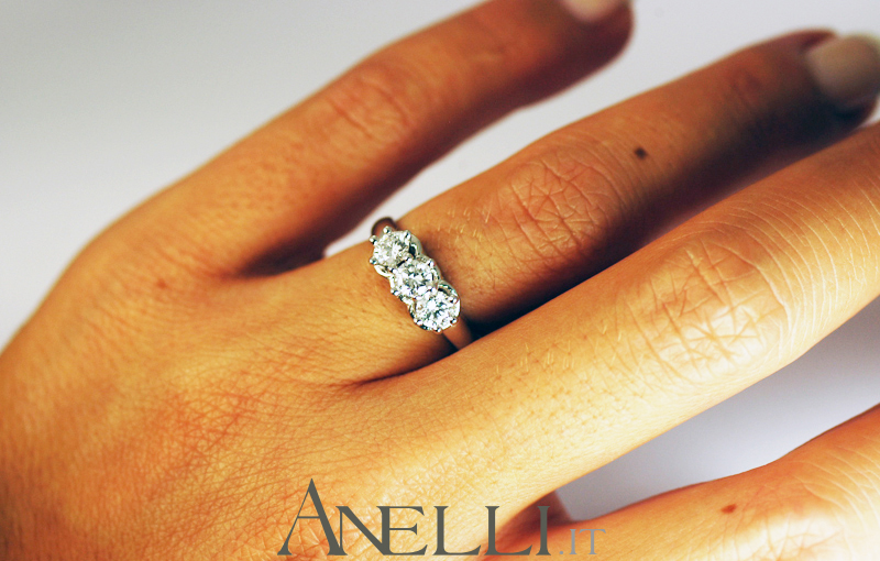 anello-trilogy-elegante-0-75-carati-f-vvs1-10_1