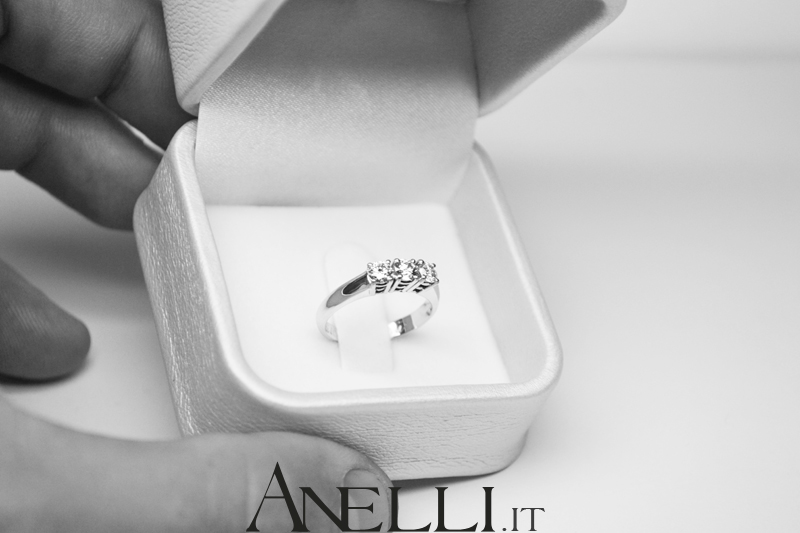 anello-trilogy-mezzo-carato-0-51-f-vvs1-4