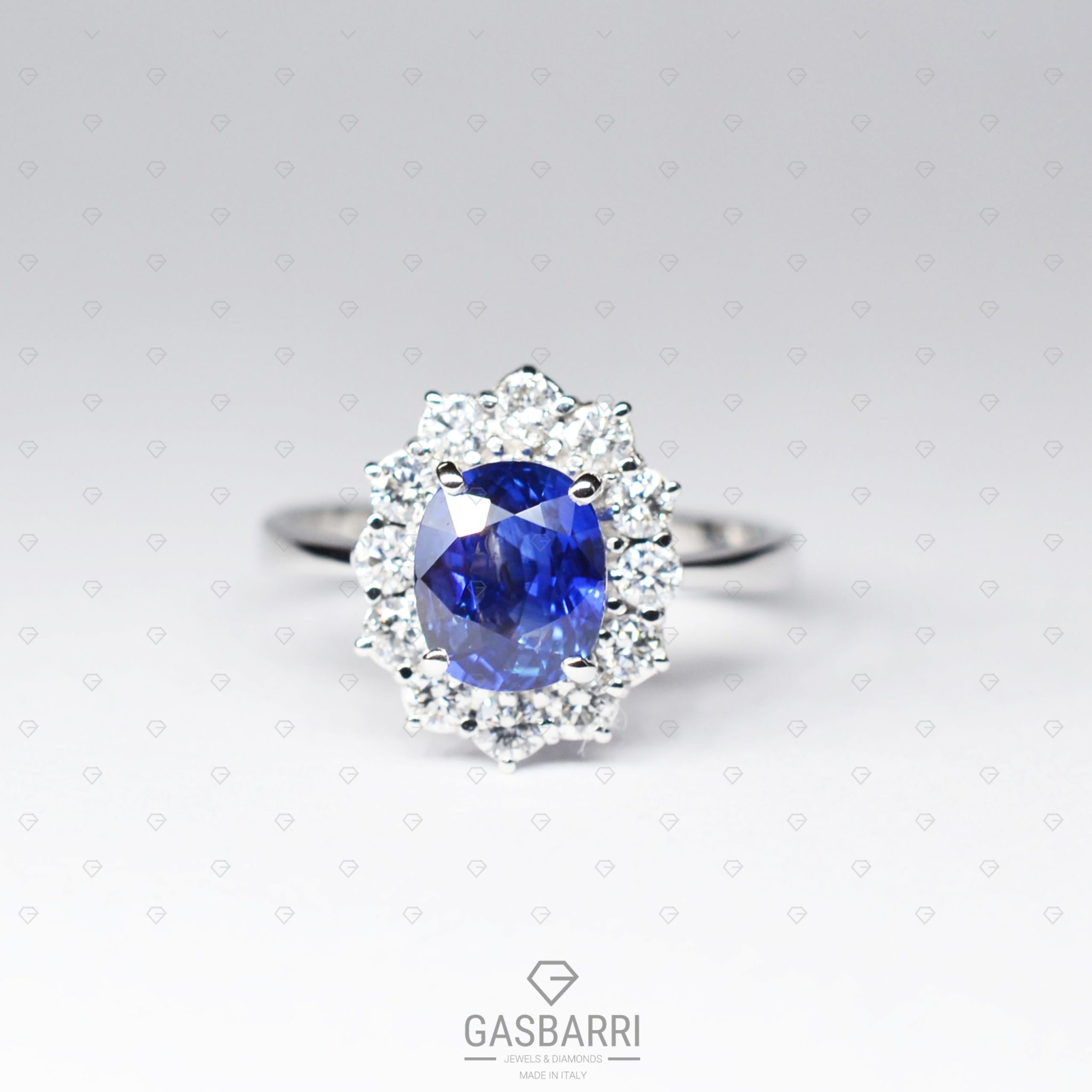 anello-zaffiro-blu-e-diamanti-1