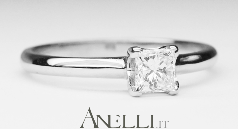 anello_con_diamante_princess_di_0_40_carati_f-vvs1-1