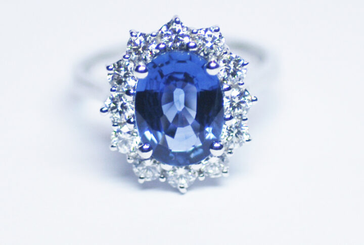 anello_con_zaffiro_naturale_di_5_carati-5