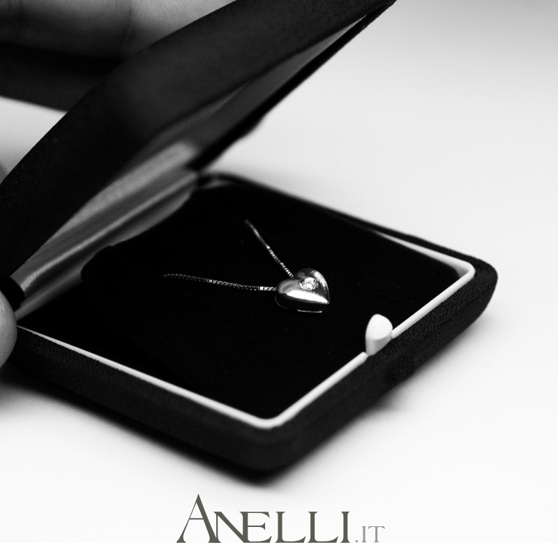 ciondolo-a-cuore-con-diamante-1_1