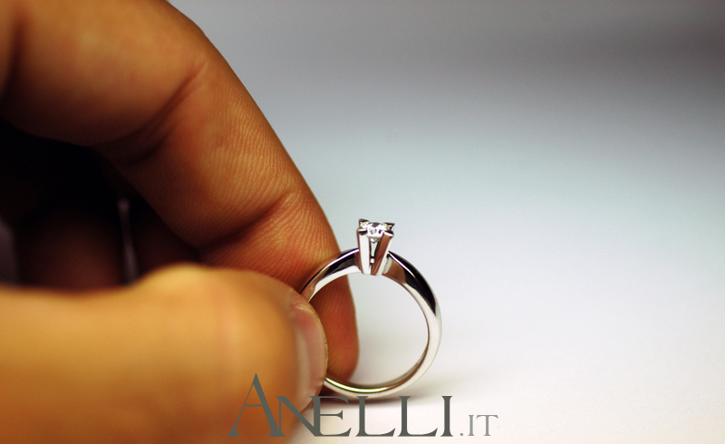 diamante-solitario-con-griffe-a-triangolo-g-vs1-3_1_1