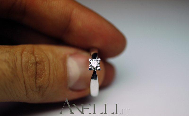 diamante-solitario-con-griffe-a-triangolo-g-vs1-4