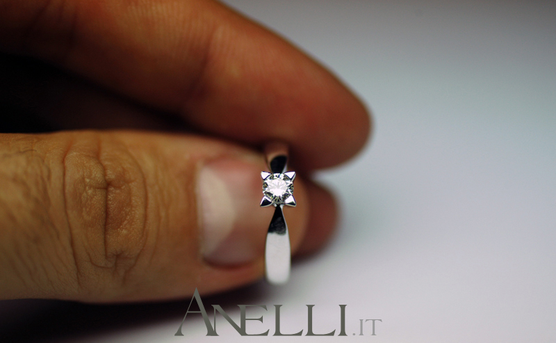 diamante-solitario-con-griffe-a-triangolo-g-vs1-4_1_1