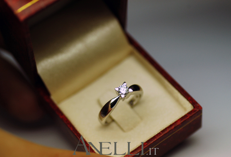 diamante-solitario-con-griffe-a-triangolo-g-vs1-7