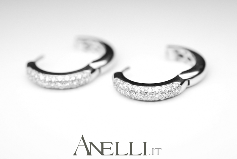orecchini-a-cerchio-con-pave-di-diamanti-2