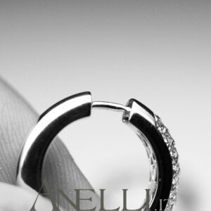 orecchini-a-cerchio-con-pave-di-diamanti-3