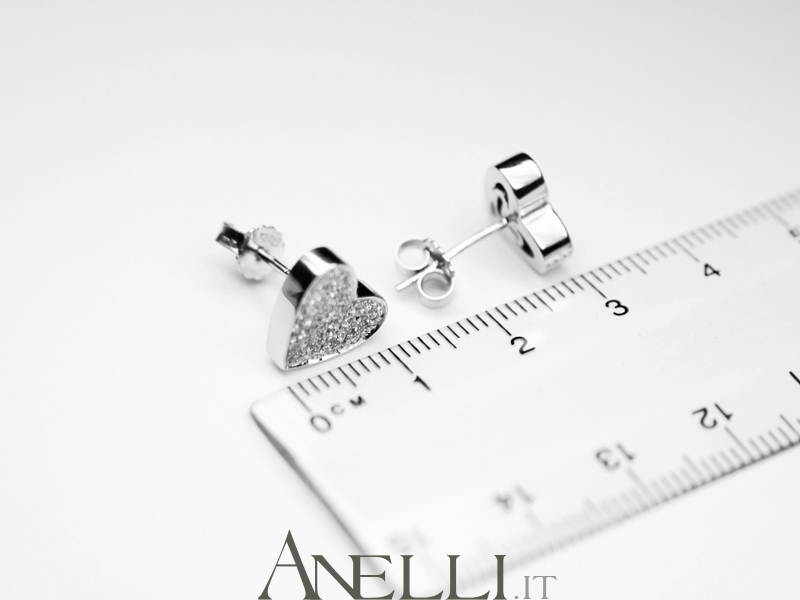 orecchini-con-cuori-a-pave-di-diamanti-2
