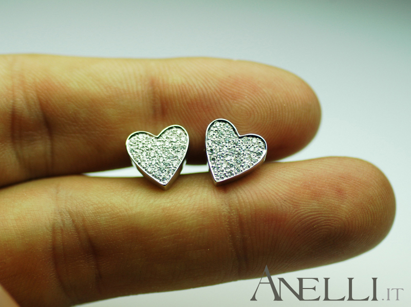 orecchini-con-cuori-a-pave-di-diamanti-4