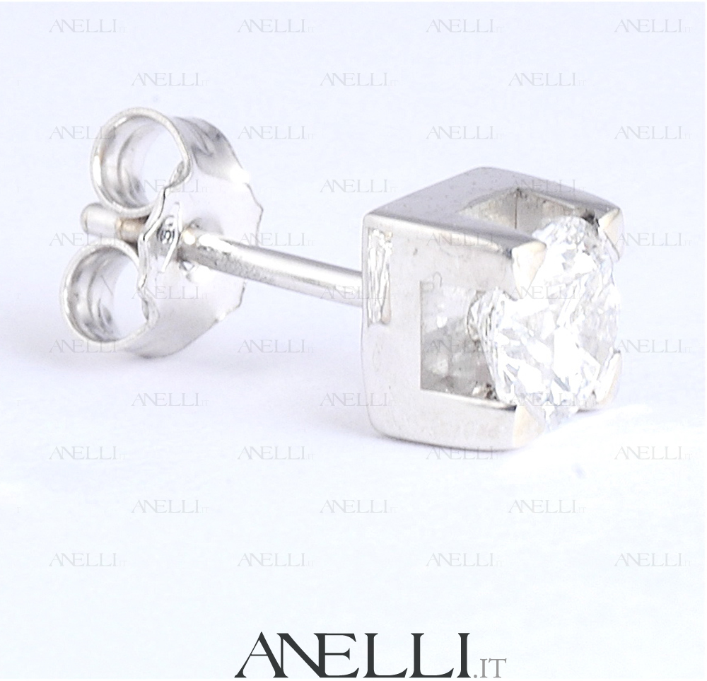 orecchini-in-oro-bianco-e-diamanti-0-64-carati-f-vs1-1
