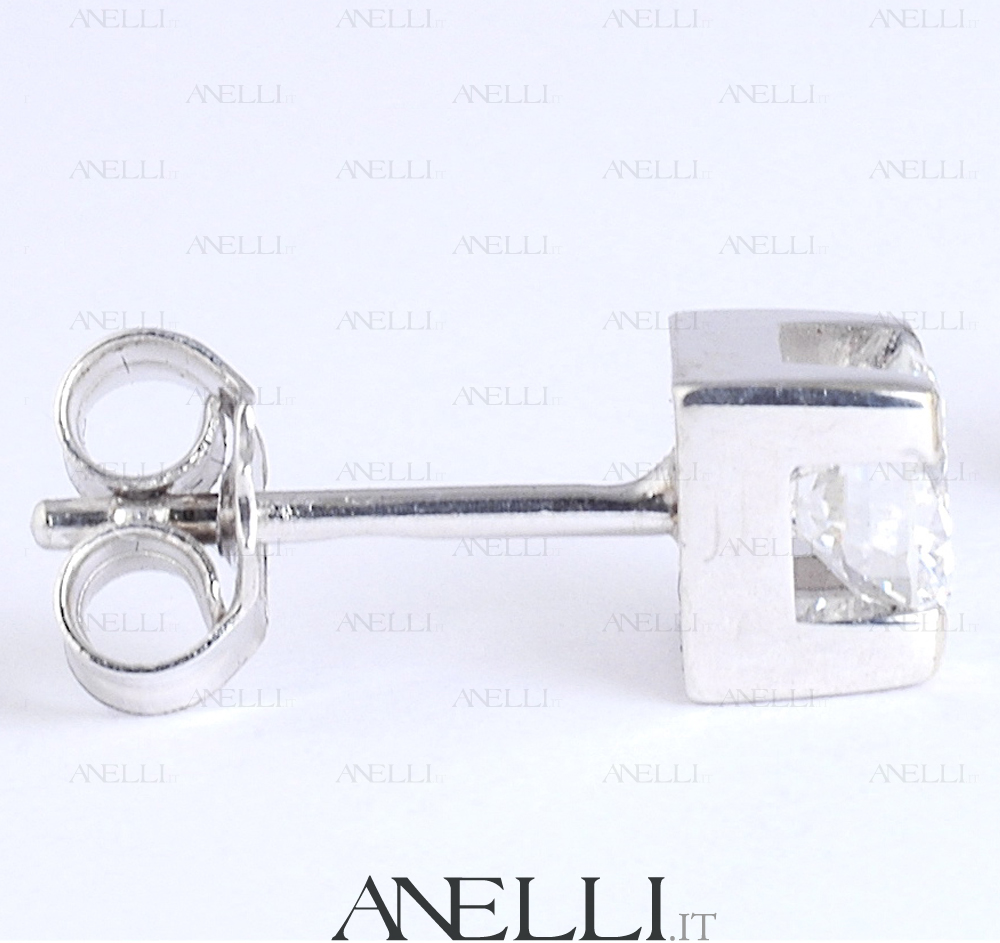 orecchini-in-oro-bianco-e-diamanti-0-64-carati-f-vs1-2