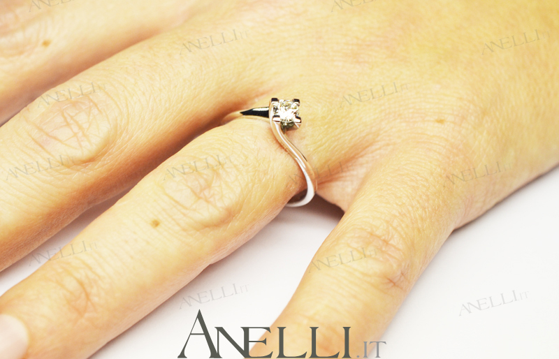 solitario-0-30-carati-colore-f-purezza-massima-if-18