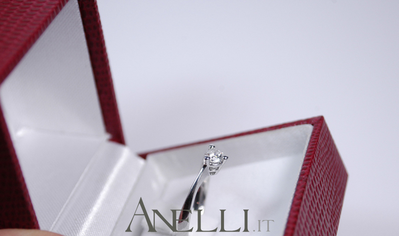 solitario-a-cuore-con-diamante-da-0-30-carati-h-vs2-11