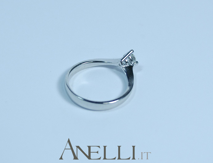 solitario-a-cuore-con-diamante-da-0-30-carati-h-vs2-3