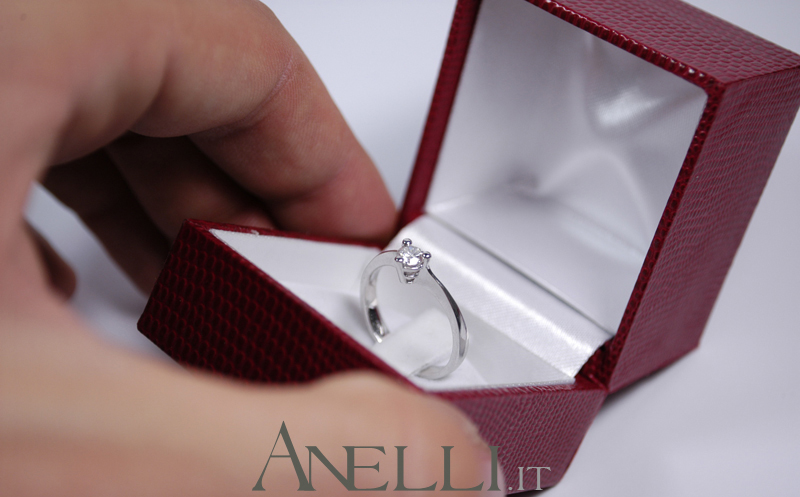 solitario-a-cuore-con-diamante-da-0-30-carati-h-vs2-7
