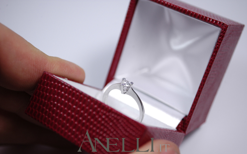 solitario-a-cuore-con-diamante-da-0-30-carati-h-vs2-8