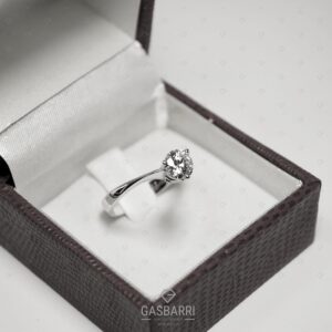 solitario a cuore con diamante di 0,90 carati F-VS1-3