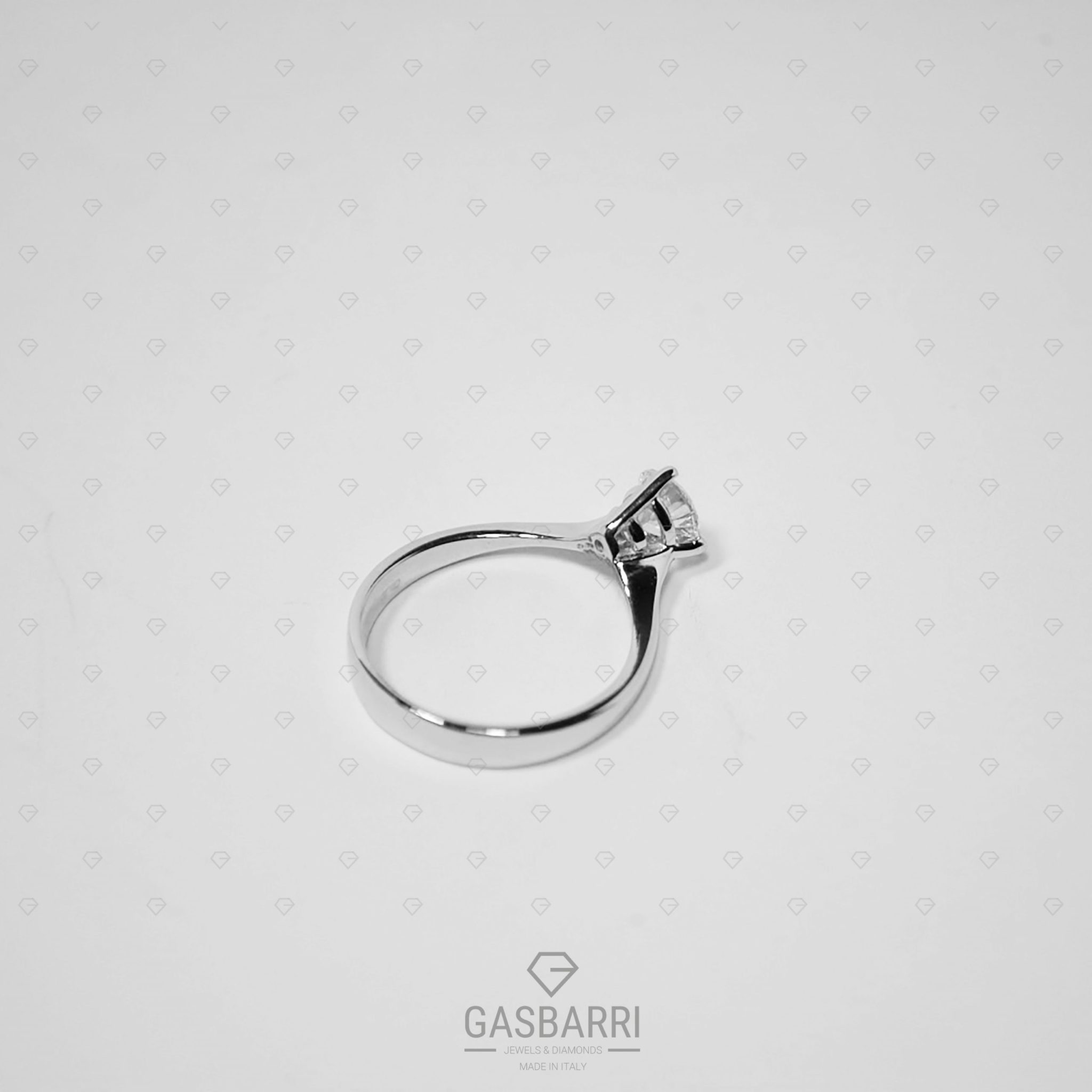 solitario a cuore con diamante di 0,90 carati F-VS1-5
