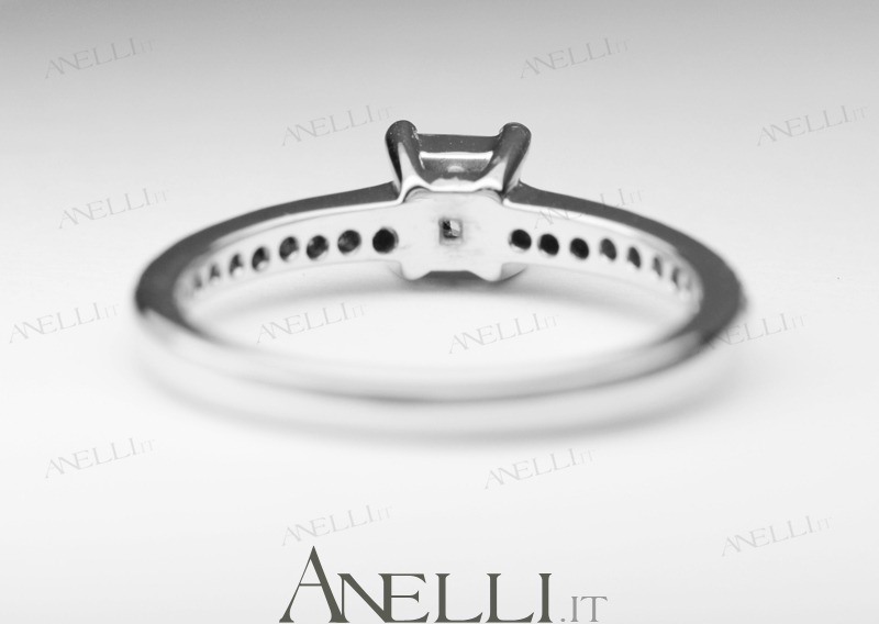solitario-con-diamante-princess-0-40-carati-f-if-5