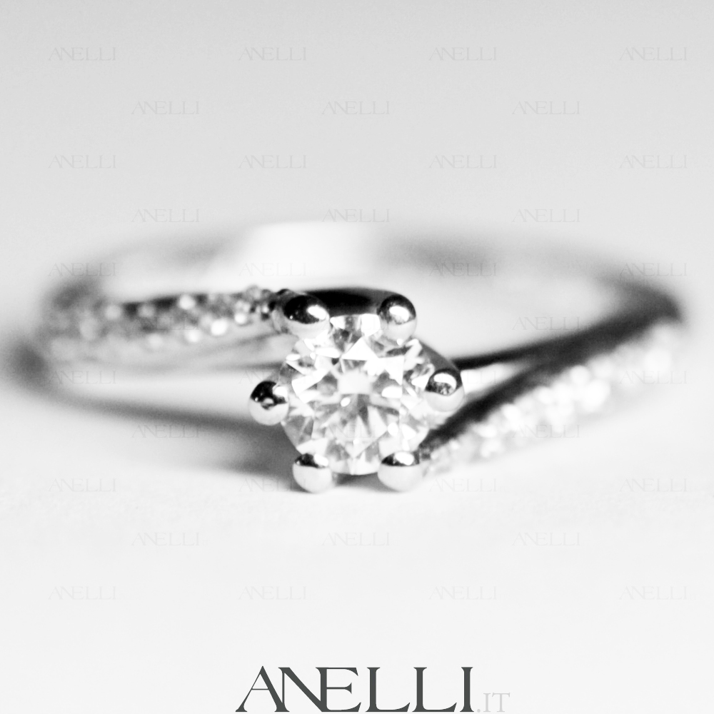 solitario-con-diamanti-laterali-0-60-carati-f-vvs1