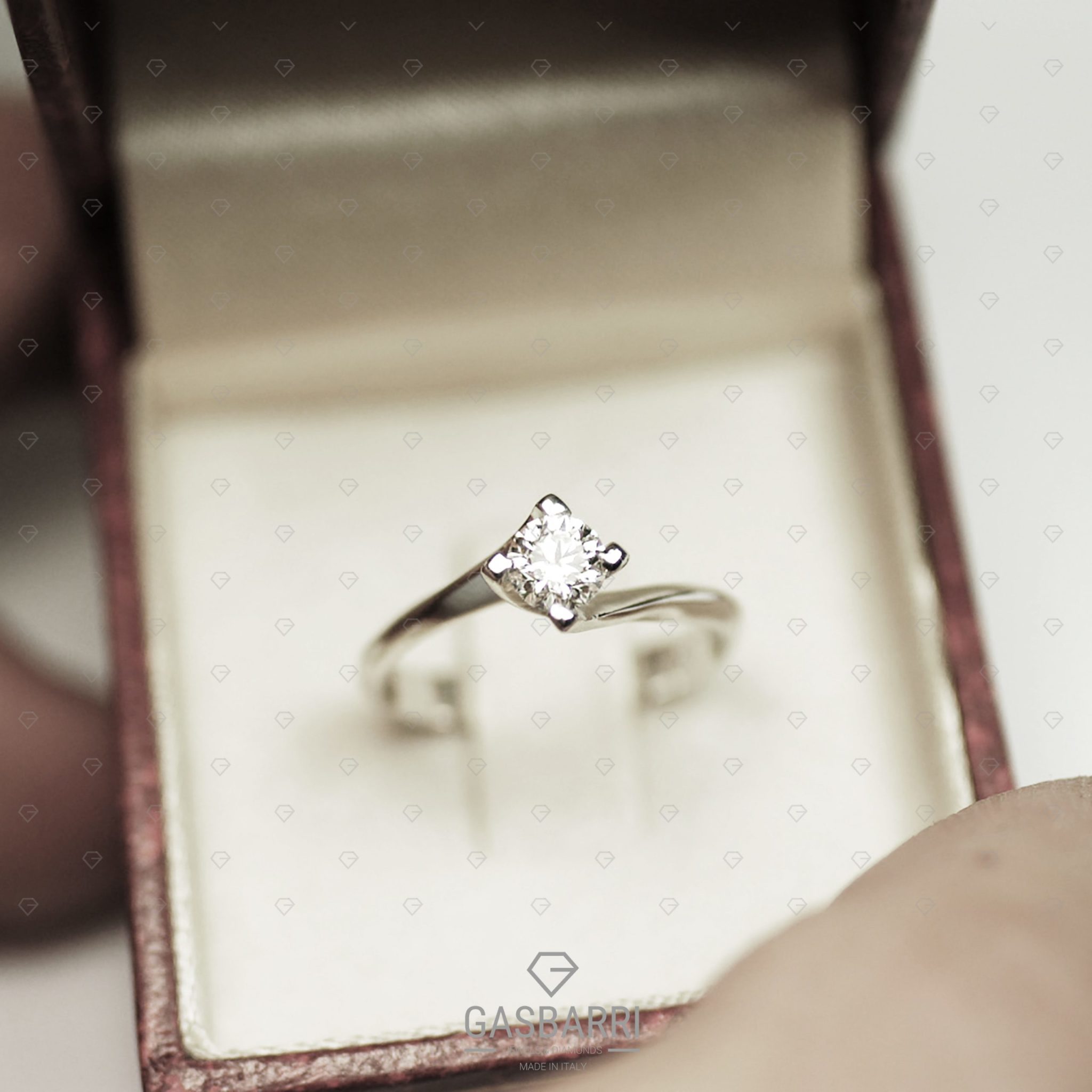 solitario-in-oro-con-diamante-0-60-ct-d-if-2
