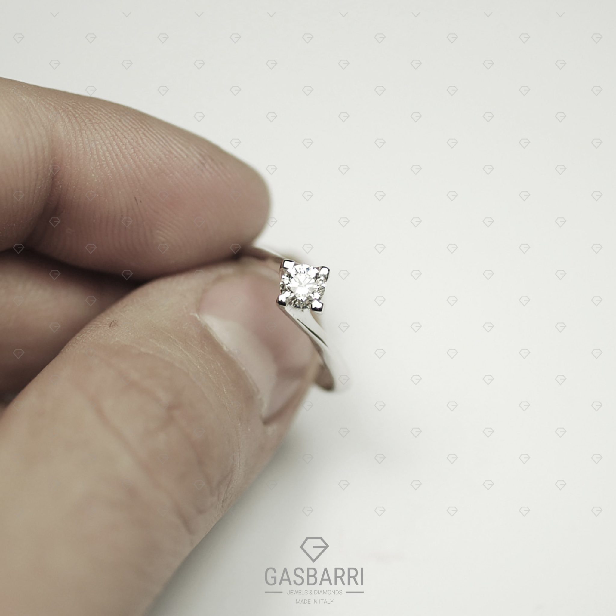 solitario-in-oro-con-diamante-0-60-ct-d-if-6