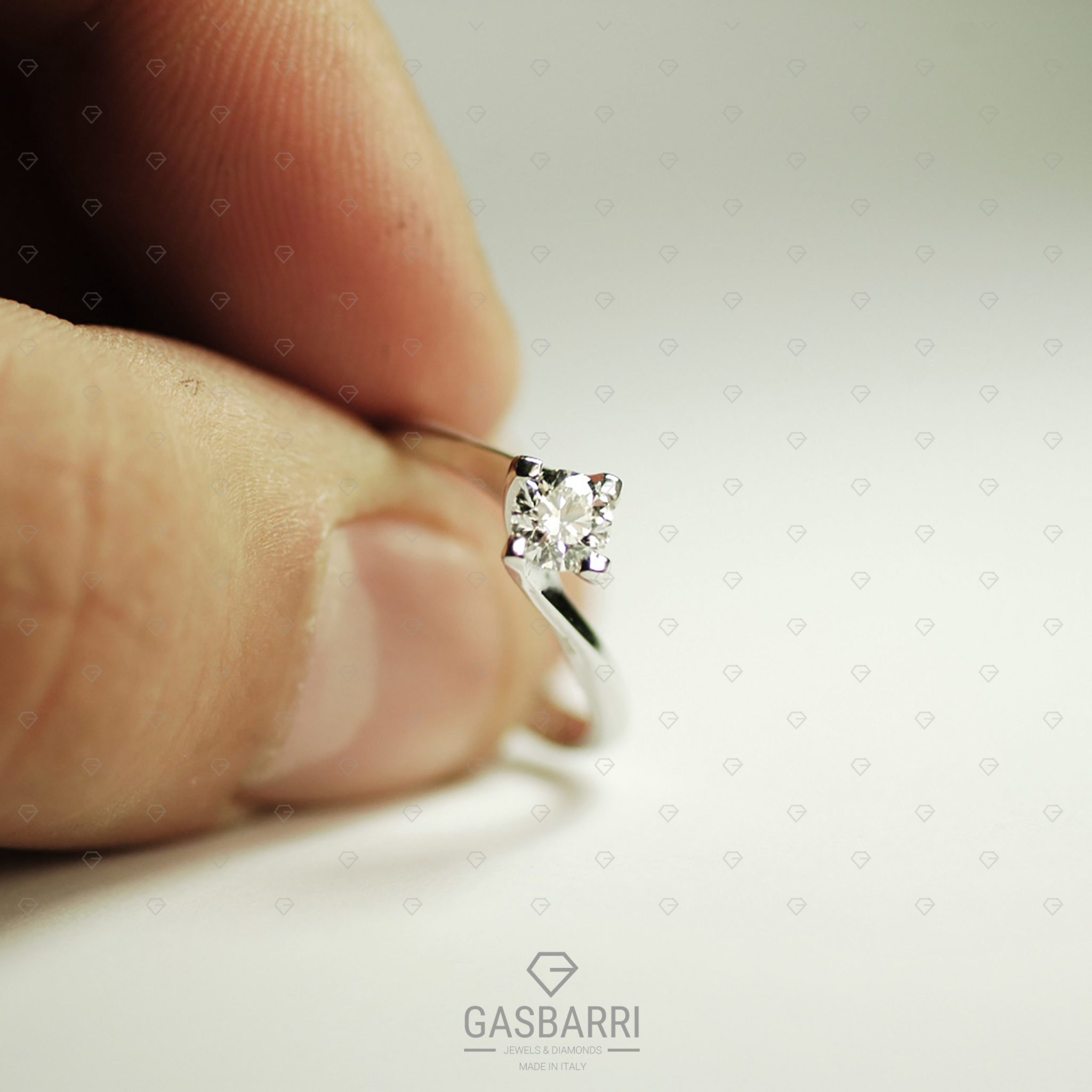 solitario-in-oro-con-diamante-0-60-ct-d-if-7