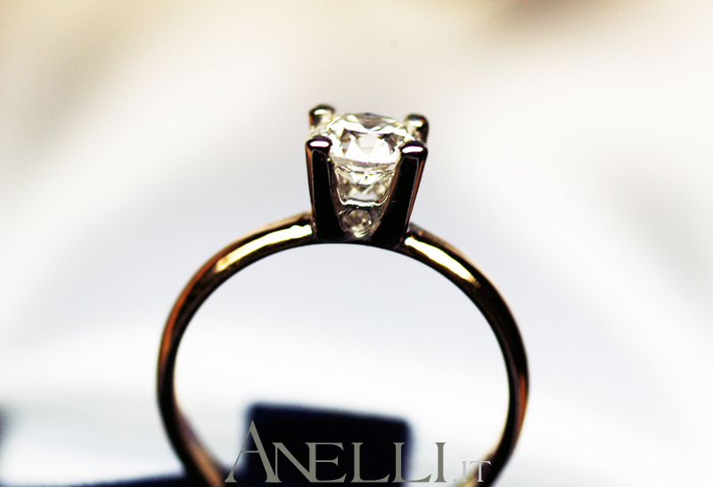 solitario-in-oro-rosa-con-diamante-di-mezzo-carato-1