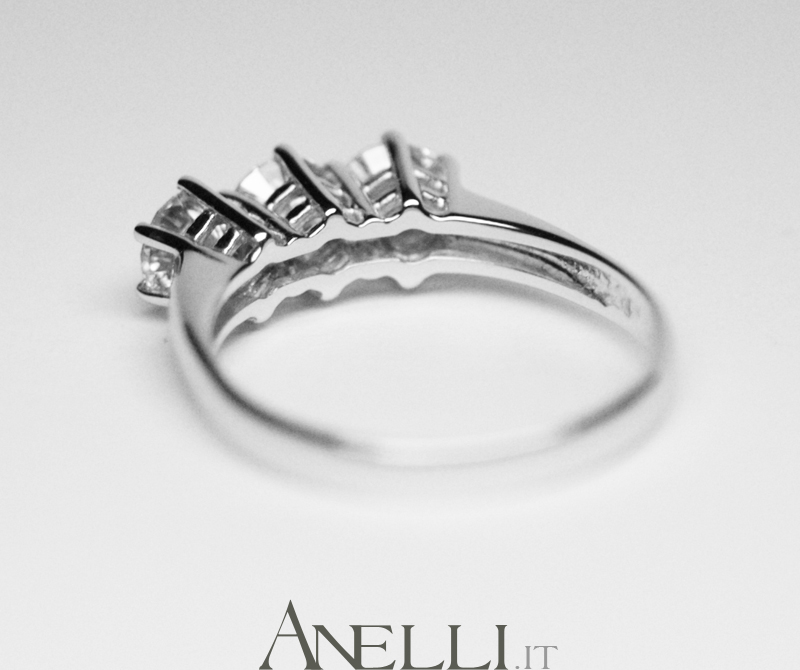 trilogy-1-50-carati-con-diamanti-colore-d-11