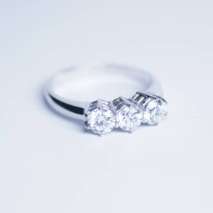 trilogy-con-diamanti-0-90-g-vvs1